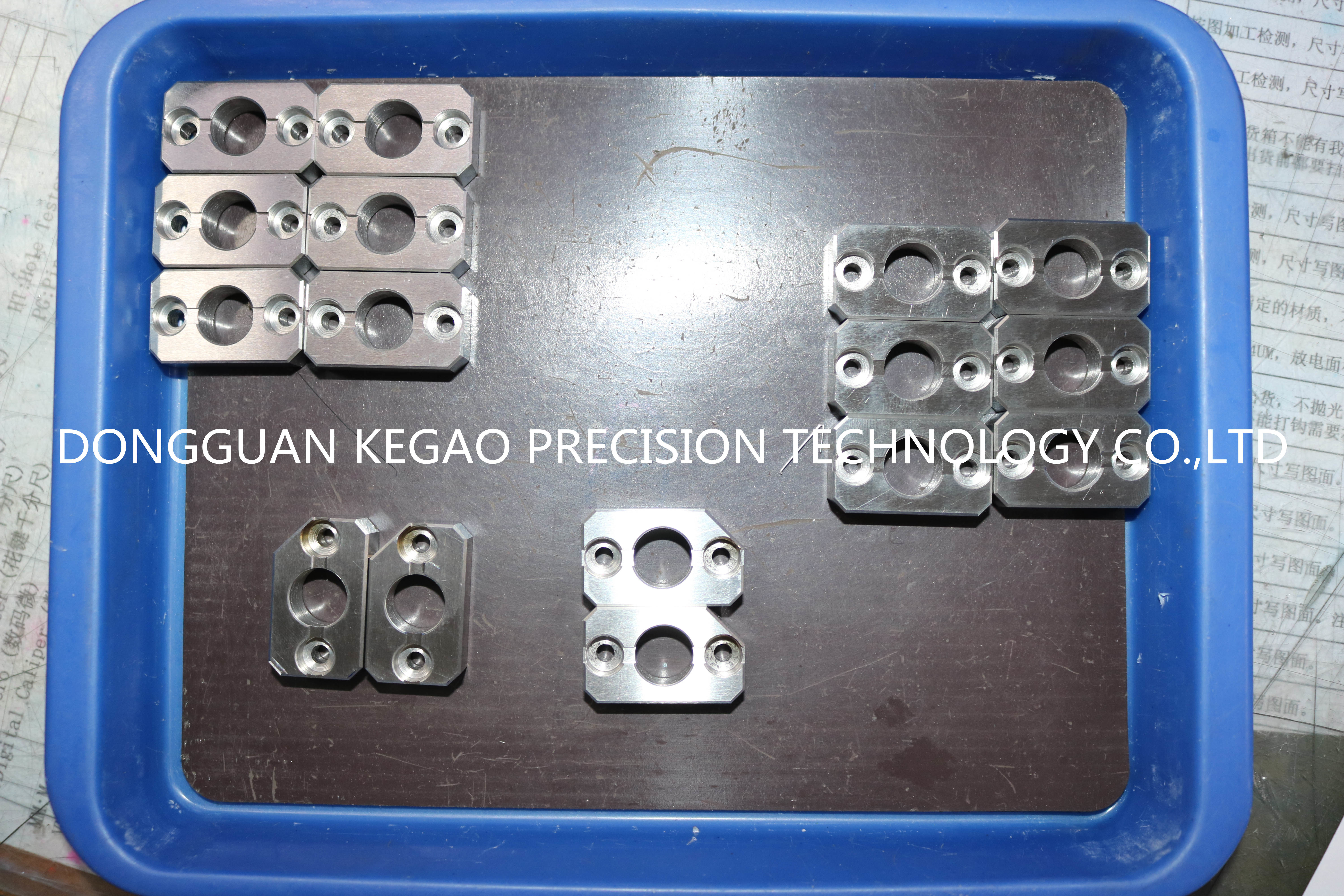 XF738 High Precision Mold , Injection Side Insert Metal Insert Moulding 0.02