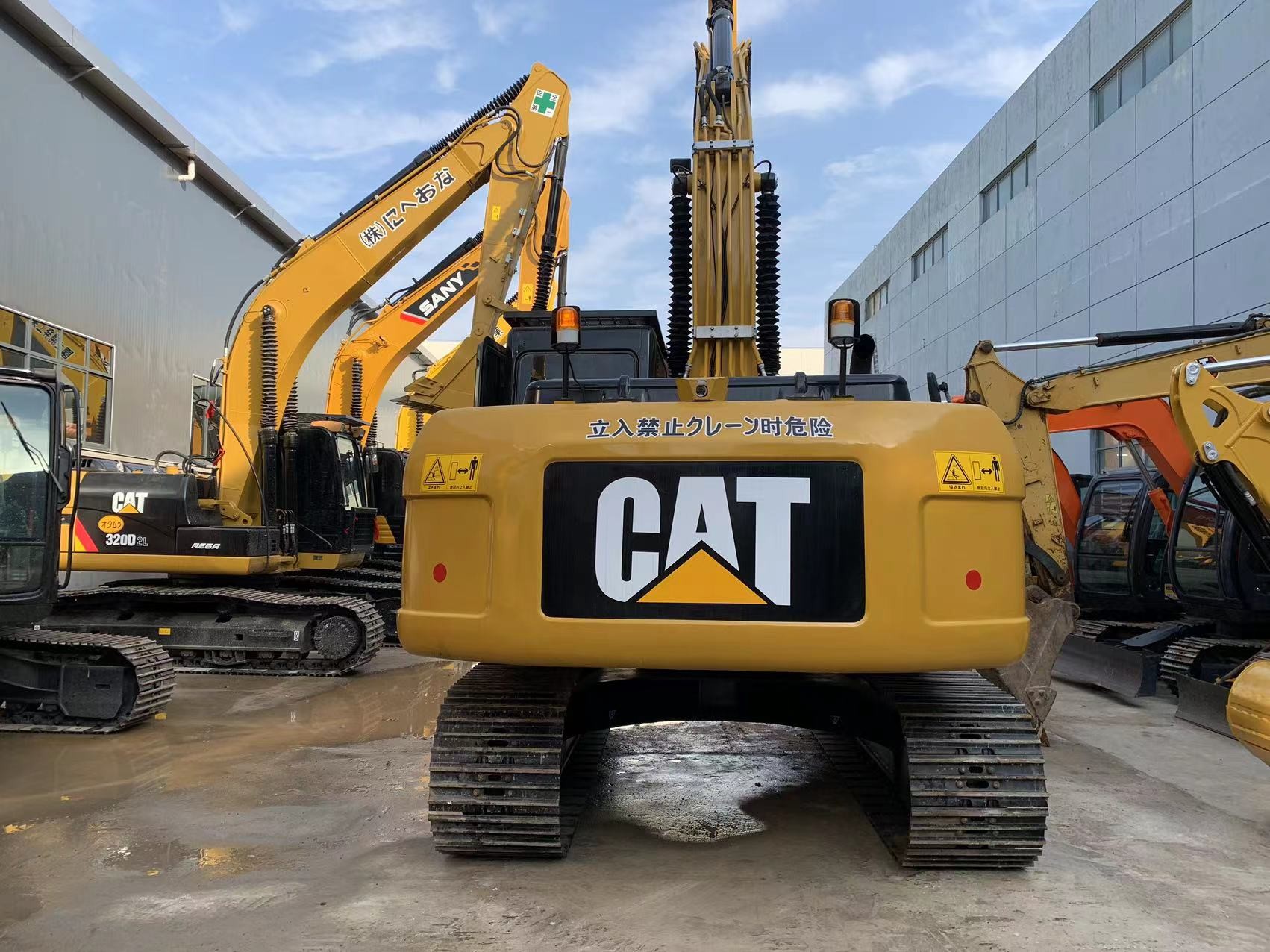 Preowned CAT 320D Excavator With Original Caterpillar Color With Hydraulic Hammers
