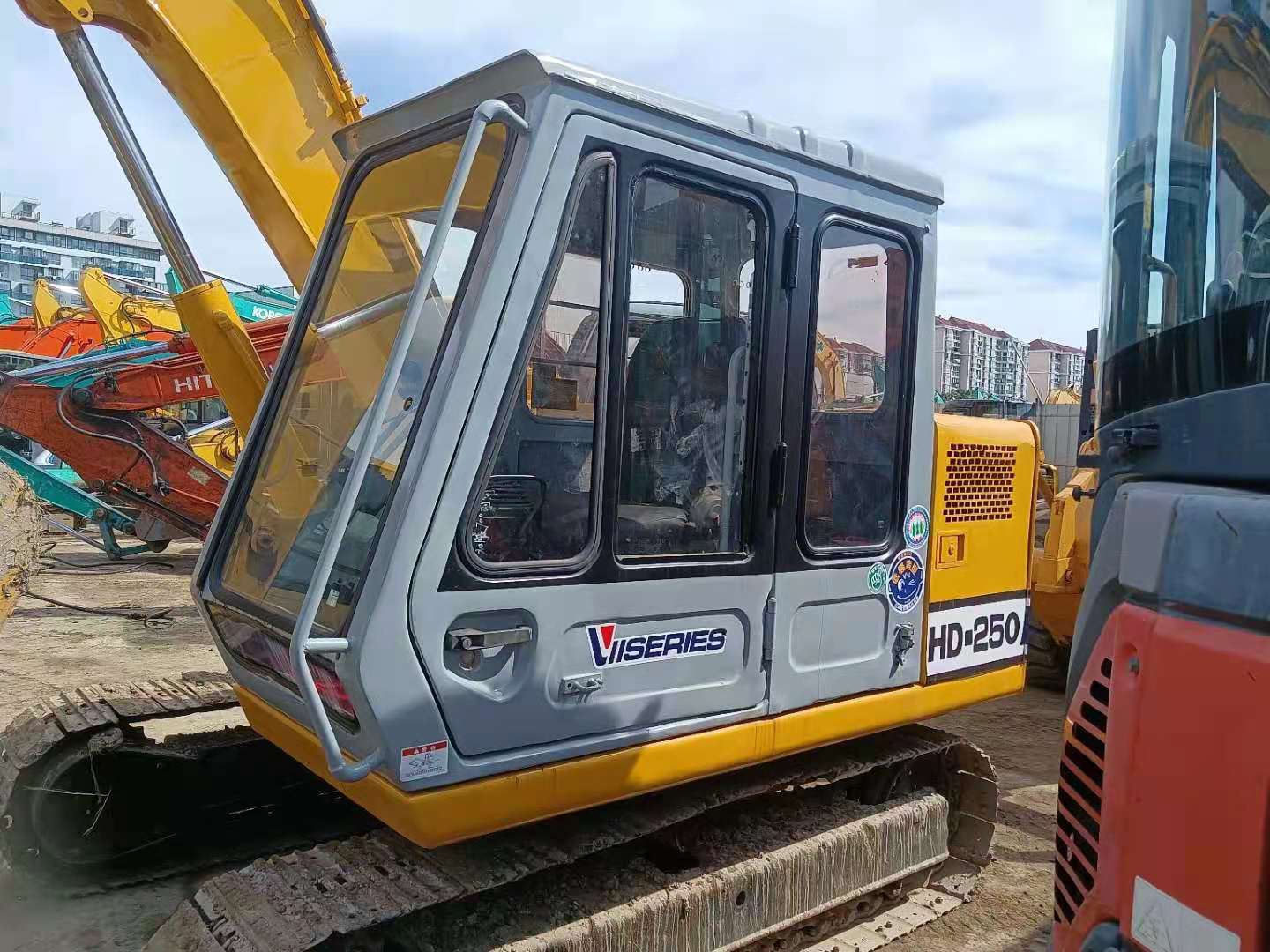 Yellow Sumitomo Excavator 5T 61HP 0.35m Bucket Capacity 4000 Working Hours