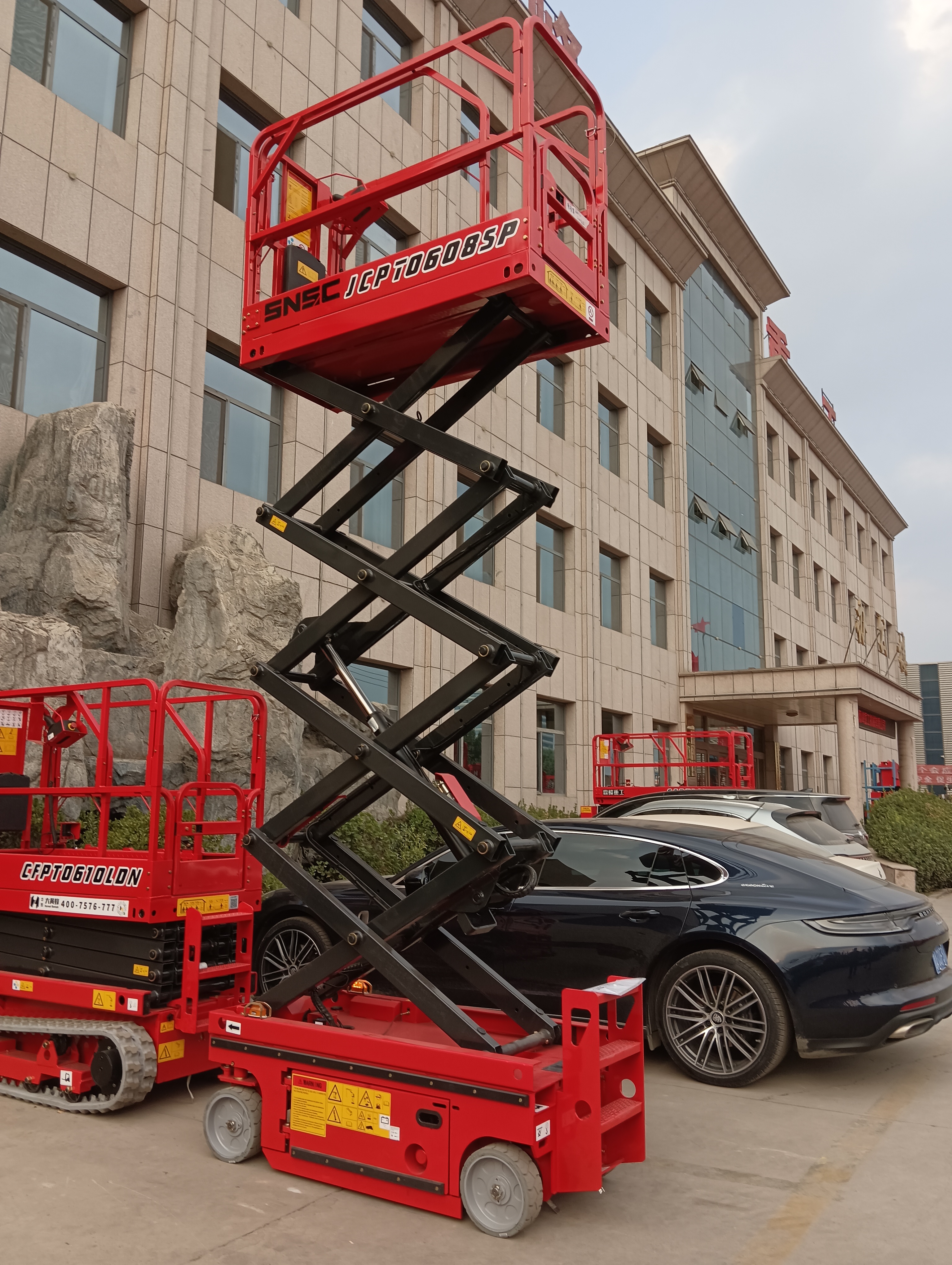 SNSC 6m 8m 10m 12m 14m Mobile Aerial Working Platform Scissor Lift at Affordable Cost