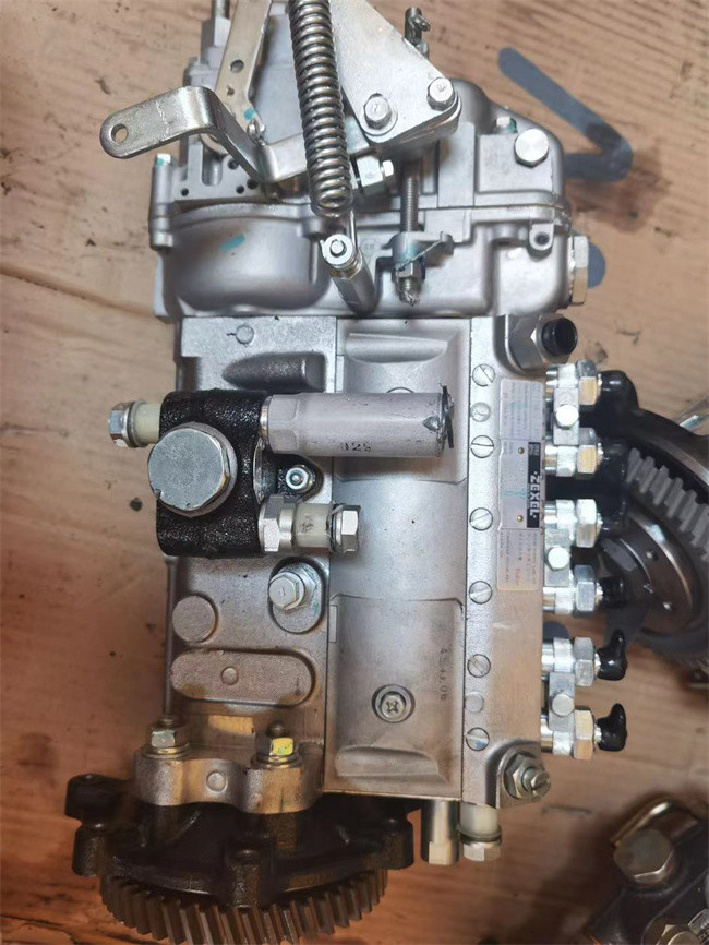 Excavator 6BD1 Engine Fuel Diesel Injection Pump For EX200-1 Excavator Fuel Injection Pump 115602-6582