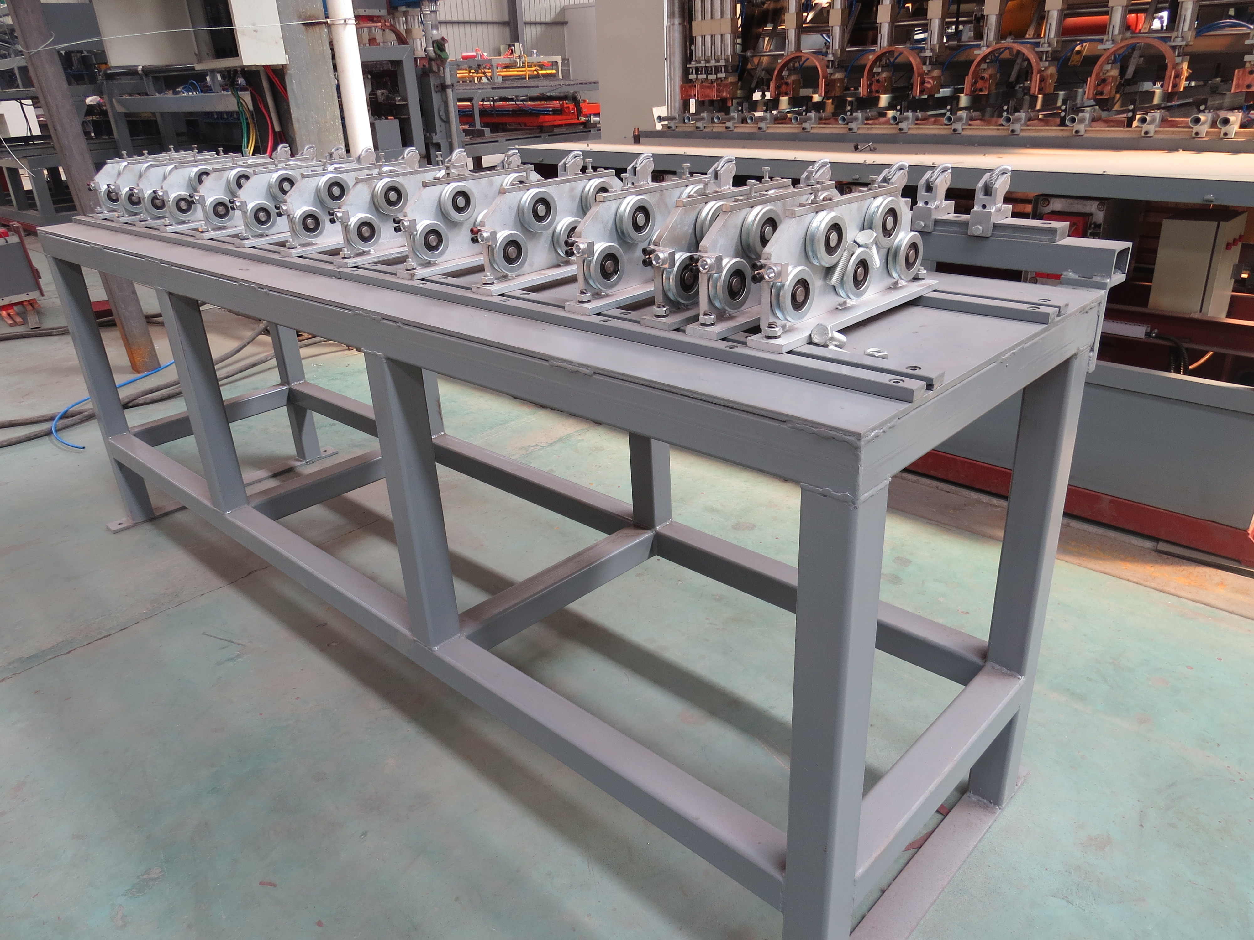 Building 2.5m Width Mesh Welding Machine With Servo Traction Mechanism