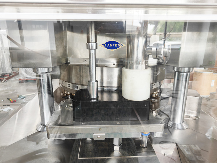 Muti Functional Rotary Tablet Press Machine Single / Double Layer Ring Shape Tablet