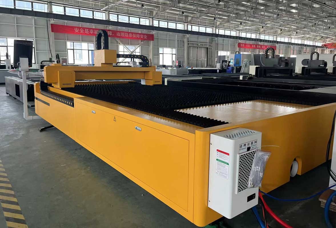 Manufacturers 1000W 1500W 2000W 3000W Ss CS CNC Metal Fiber Laser Cutting Machine For Metal Sheet