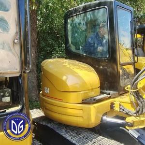 China High Torque 304C Used Caterpillar 4 Ton Excavator Exceptional Lifting Capacity wholesale