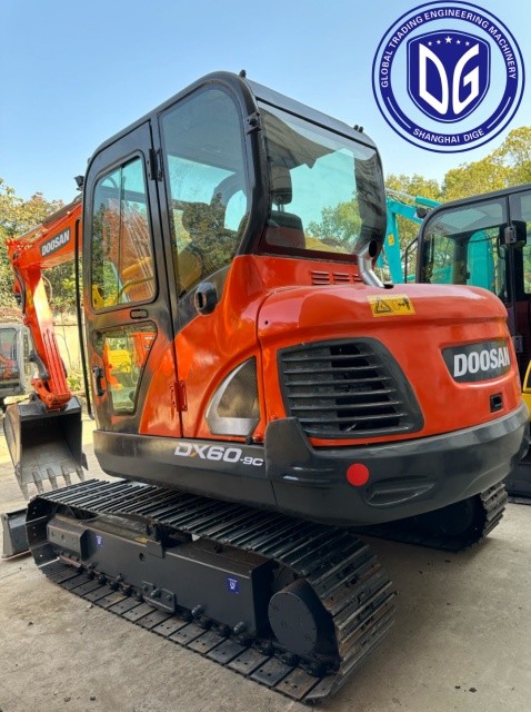 Doosan DX60 excavator with excellent power durability and high efficiency Korean Doosan DX60 6ton small excavator