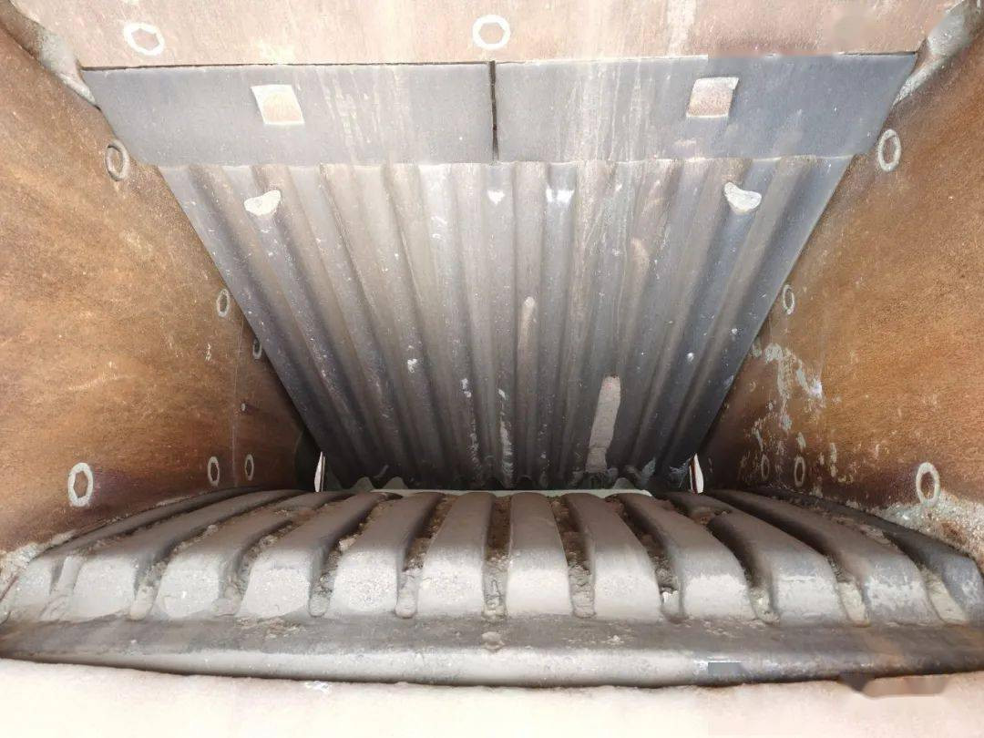 QJ341 Portable Used Mobile Crusher Track Jaw Crusher Made In 2015