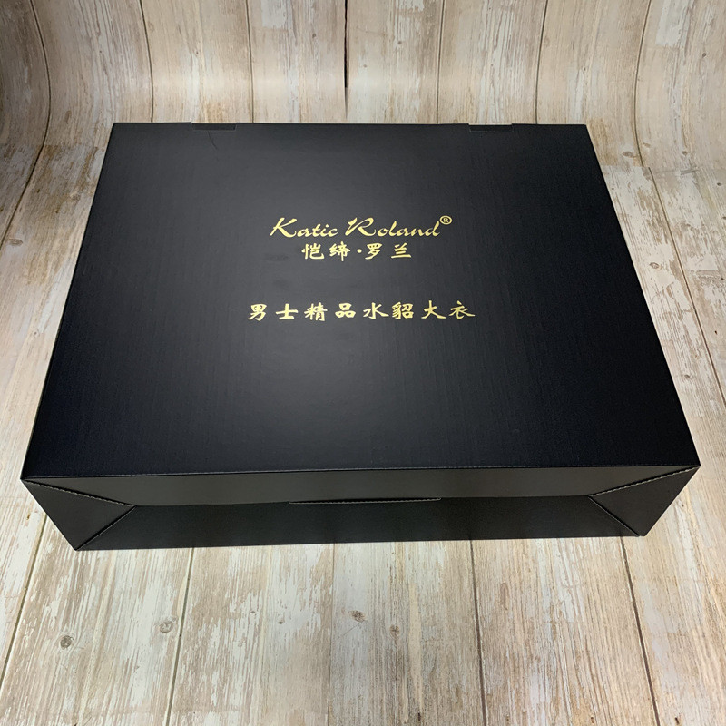 Black Debossed 450gsm CCNB Corrugated Cardboard Boxes With Handle