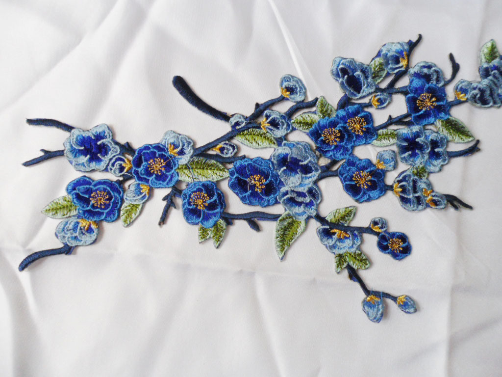 Hot Fix Motif Wintersweet Embroidery Lace Flower China Nation Style