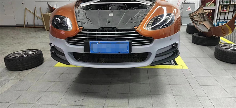 280mm Aston Martin Body Kit 2009 - 2013 Auto Parts Rear Bumper Air Diffuser