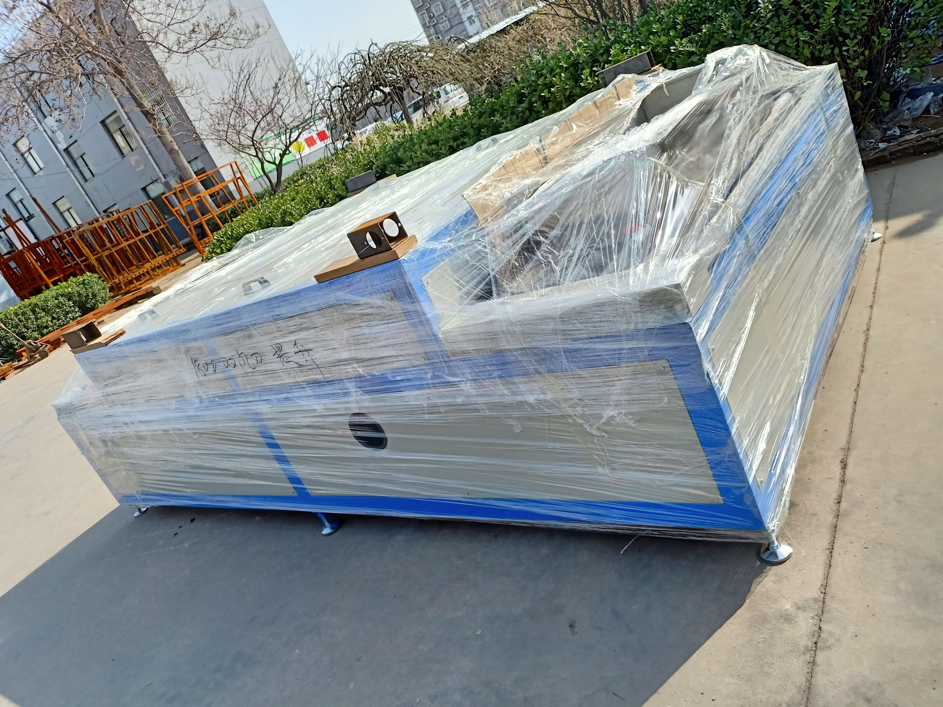 Vertical window glass washer machine