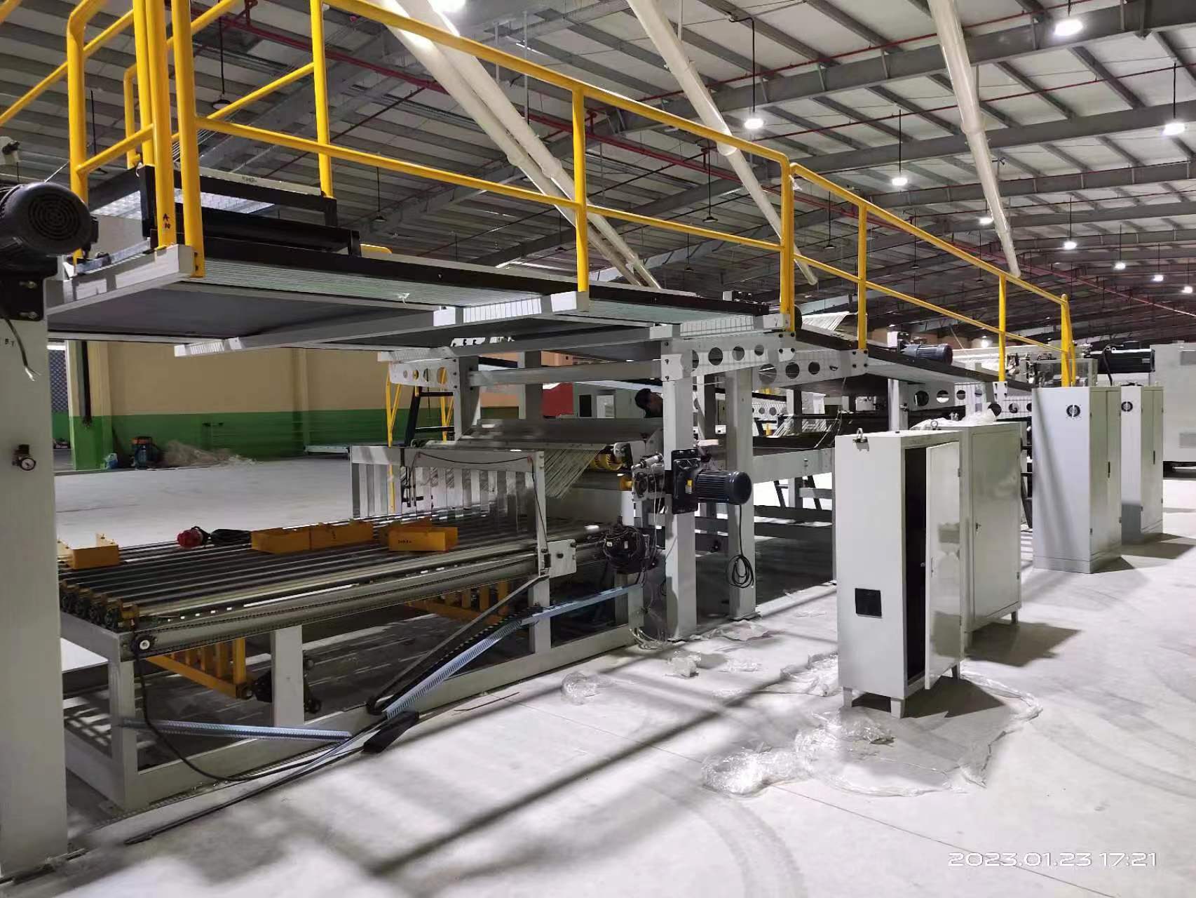 High Speed 3 Layer Corrugated Cardboard Production Line 4500 KG ±1mm Cutting Accuracy