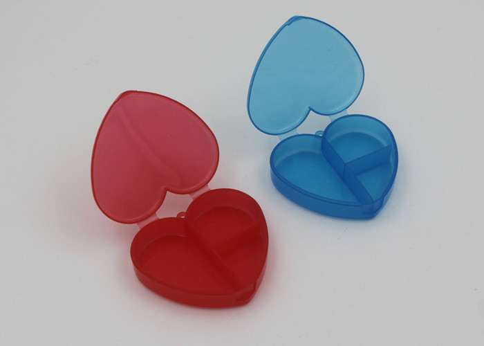 3 Compartments Mini Plastic Pill Case For Travel Heart Shaped LFGB FDA Passed