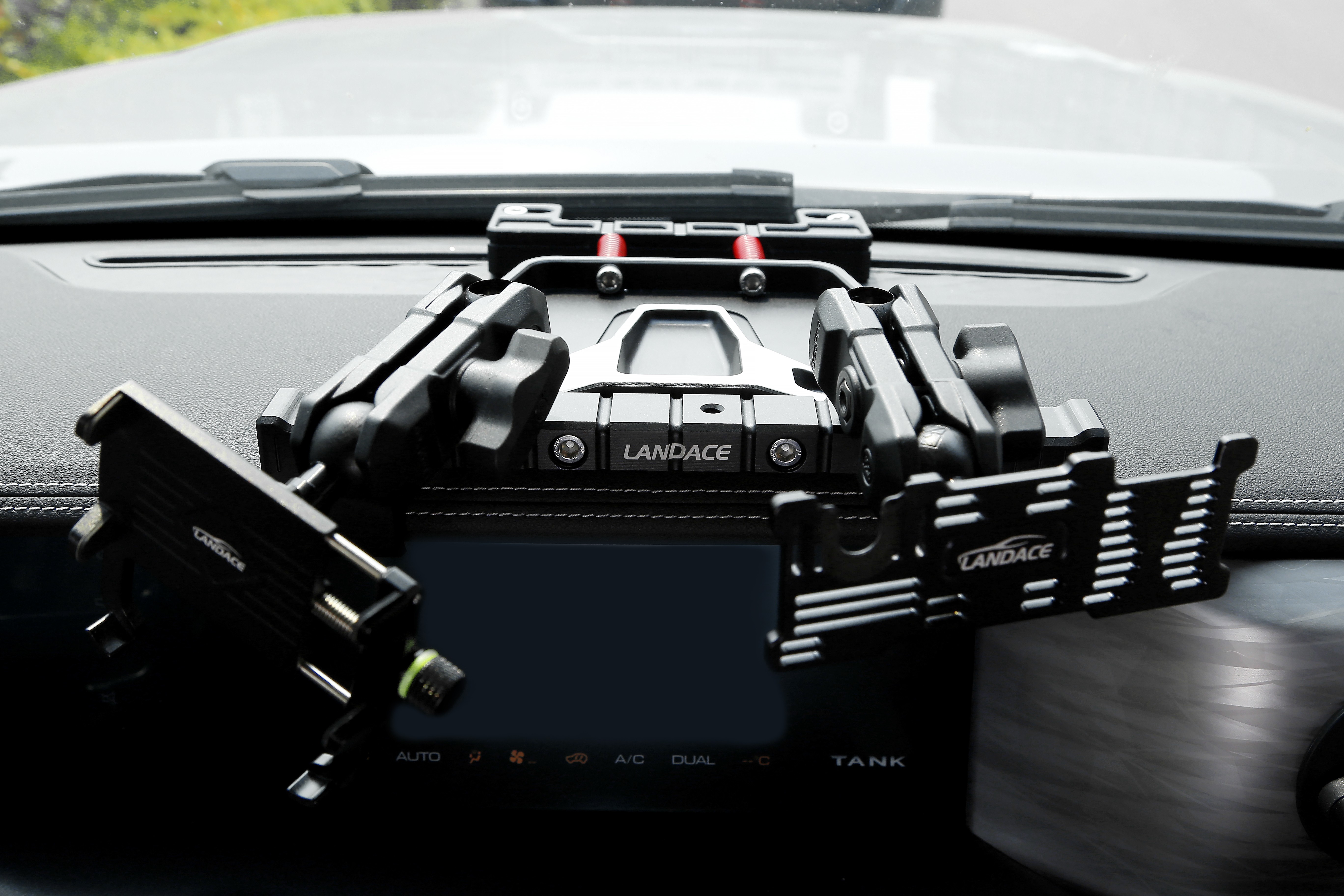 0.86kg/pc Net Weight CNC Machined Center Console Support for Tank 300 in Aluminum Alloy