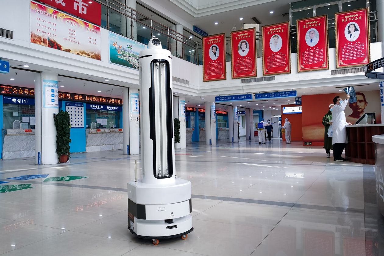 Smart Bacteria Killing Ultraviolet Disinfection Virus Killing Robot