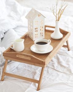China Natural Color Bamboo Serving Tray , Wooden Bed Tray With Legs For Outdoor Indoor wholesale