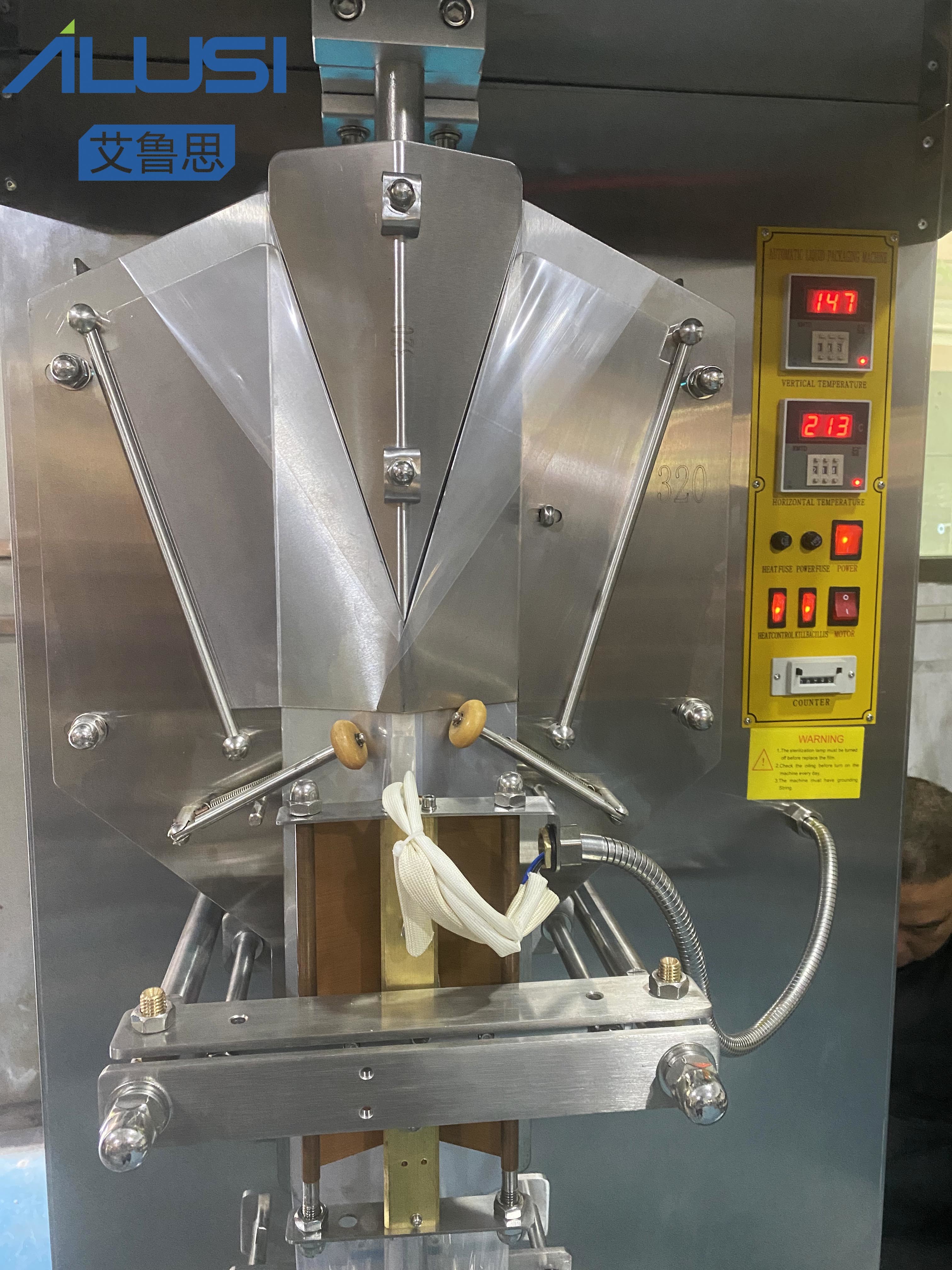 Automatic Water Pouch Packing Machine Pneumatic Driven 35-70 Bags / Min