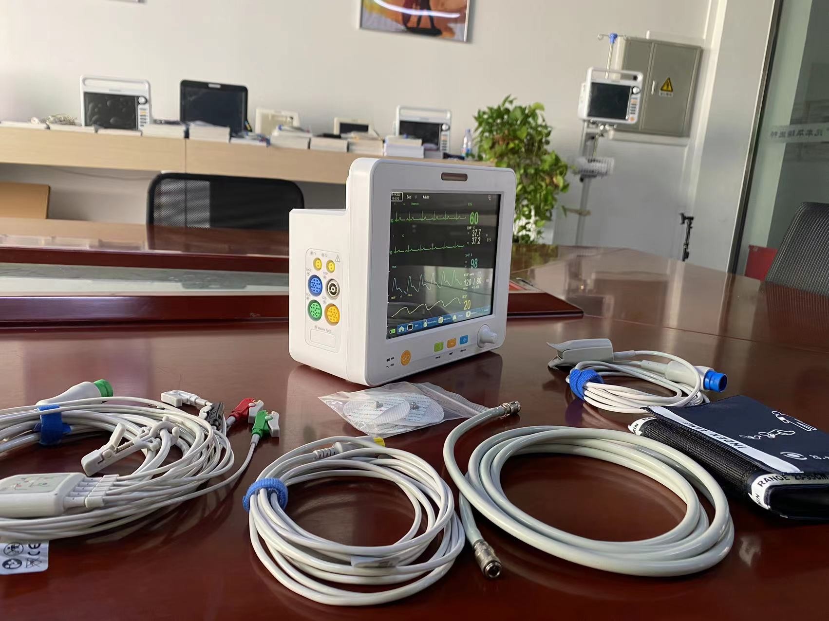 Portable 8.4 Inch Multi Parameter Patient Monitor High Accuracy For EtCO2 ECG SPO2 NIBP Temp