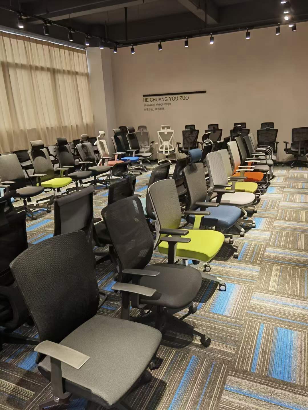 Modern Ergonomic Swivel Office Chair with Adjustable Headrest and Mesh Lumbar Support