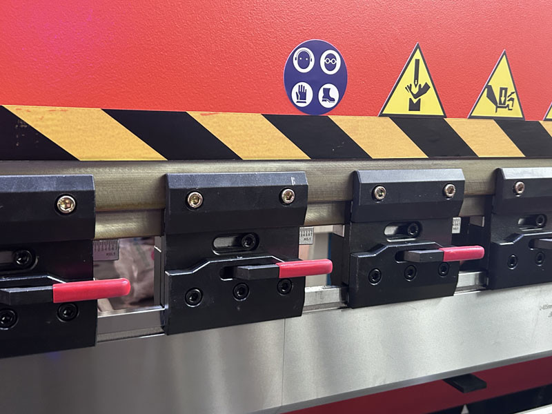 Economical Model WC67Y Hydraulic Press Brake 125T 3200MM E21 Controller NC Press Bending Machine