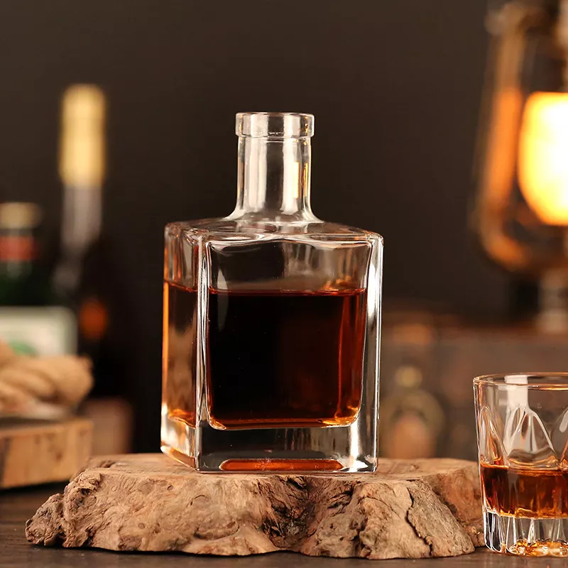 Sealing Type Cork Glass Bottle for Vodka Whisky Rum 375 ml 500 ml 700 ml 750 ml
