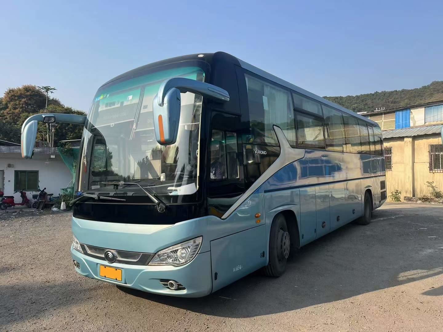 YuTong Used Luxury Coaches 54 Seats ZK6120HQ5Y Used Left Hand Drive Buses
