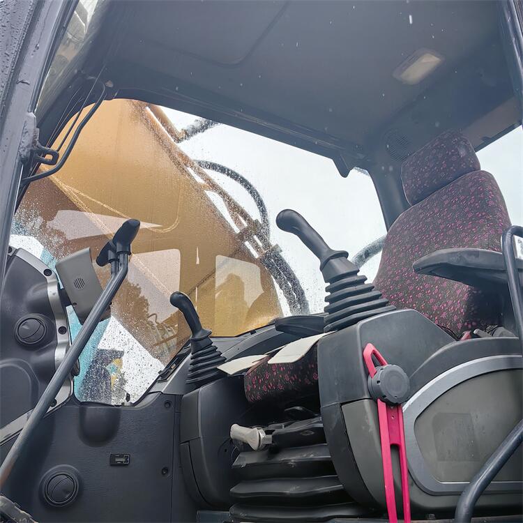 Used Hyundai 305 Excavator with 1.38m3 Bucket Capacity and Low Working Hours in Korea