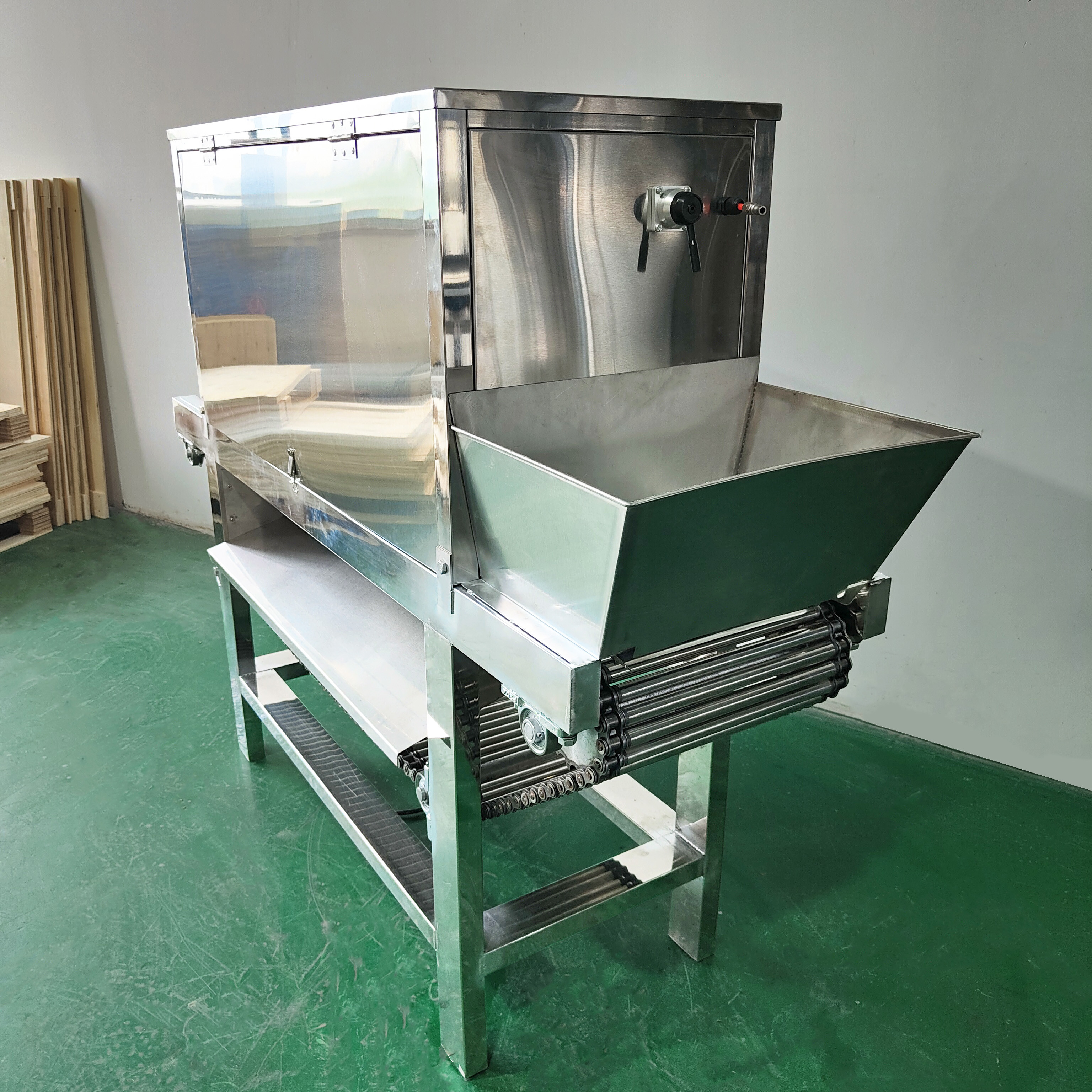 High Quality Chenghui One Button Peeling Chain Onion Peeling Machine With Large Output And High Efficiency Production