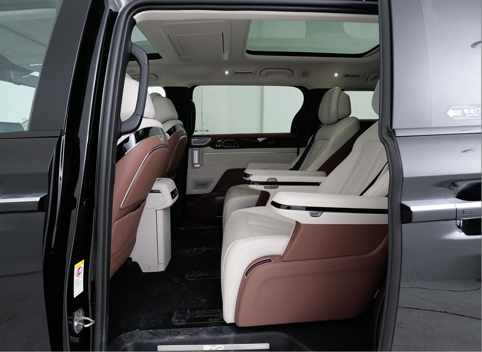 Wheelbase 3045MM MPV Hybrid with 7 Seats and 1805MM Height BYD Xia 2025 Model Big Space Vehicle