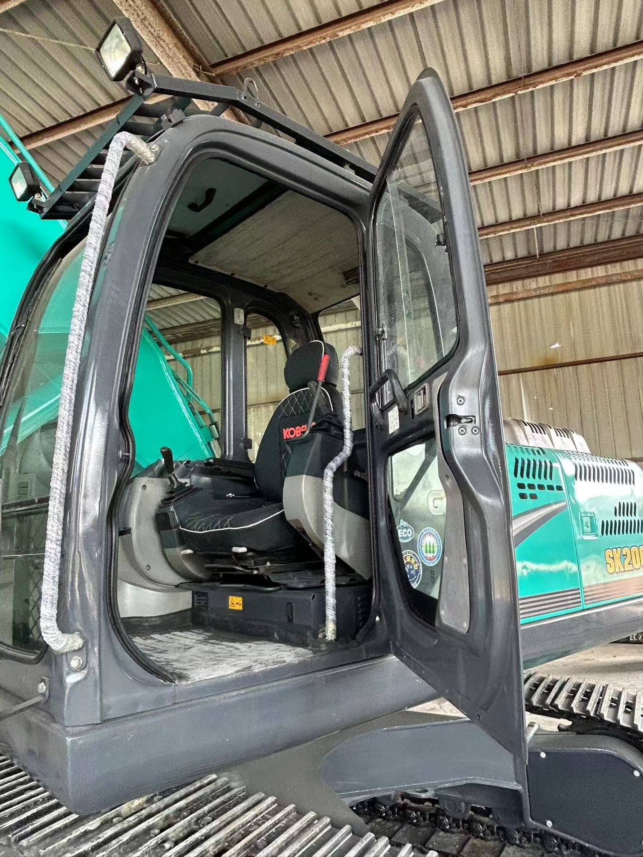 SK200D Kobelco Used Hydraulic Excavator Crawler Excavator 0.93m3 Bucket Used Kubota Digger