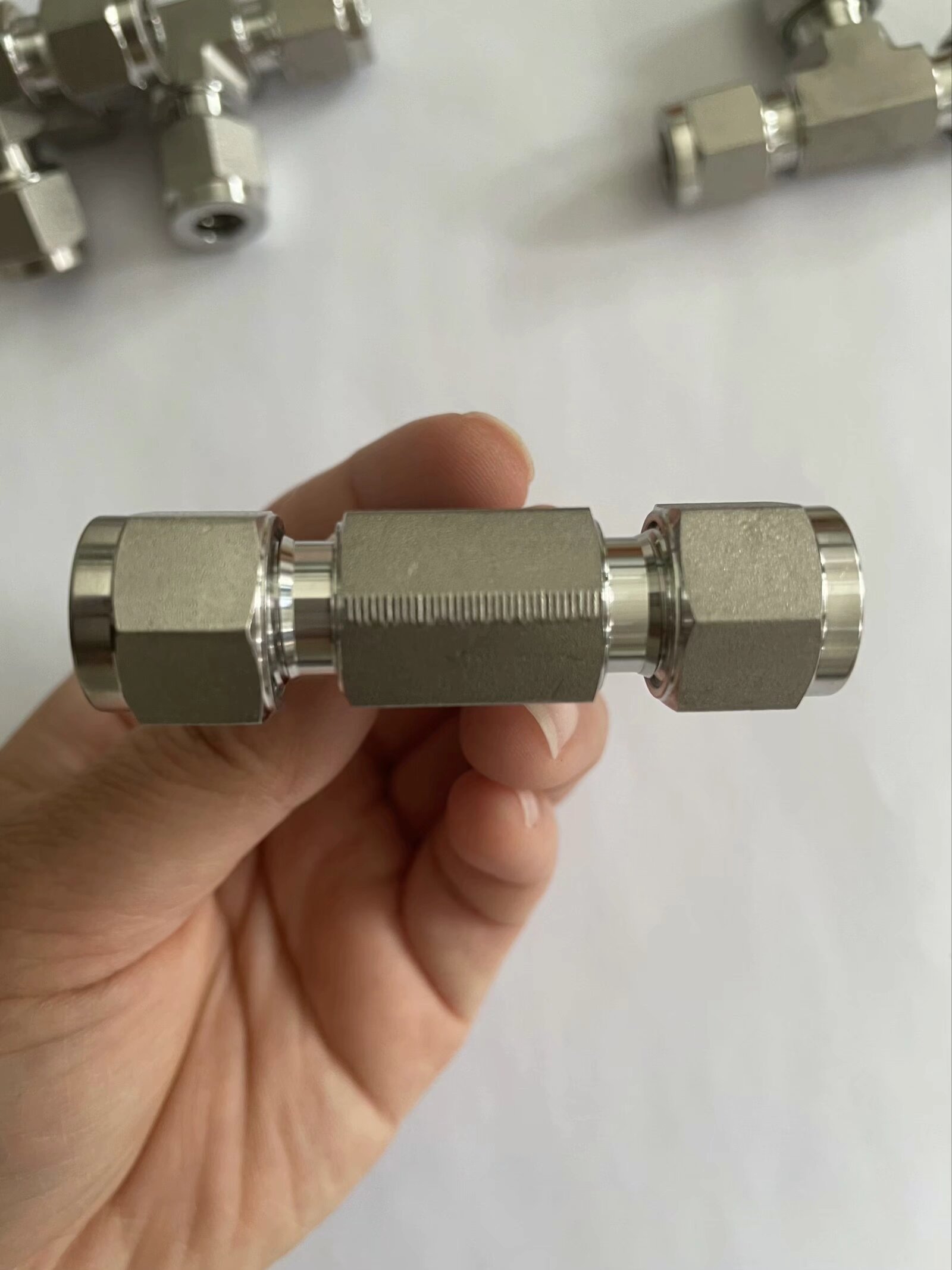 304/316 Stainless Steel Double Ferrule Compression Tube Fittings Tee Customized Support ODM Liquid Medium 1 Piece MOQ