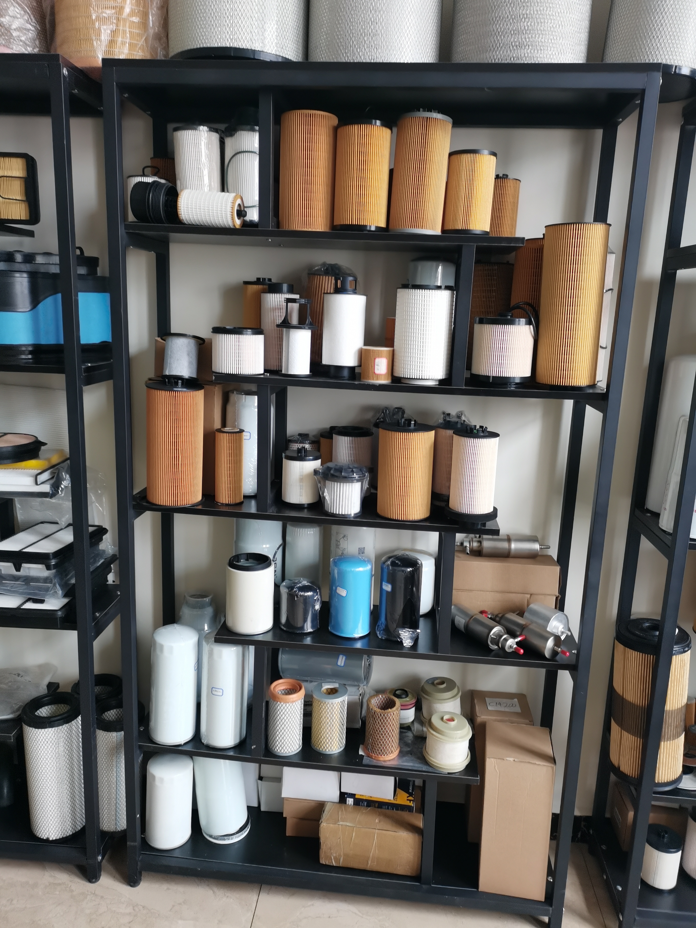 Heavy-duty truck and large construction machinery oil filter Engine parts LF9009 oil filter