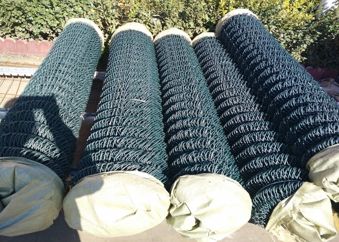 Black PVC Coated Chain Link Mesh Fence 1mm-7mm Wire Diameter Waterproof