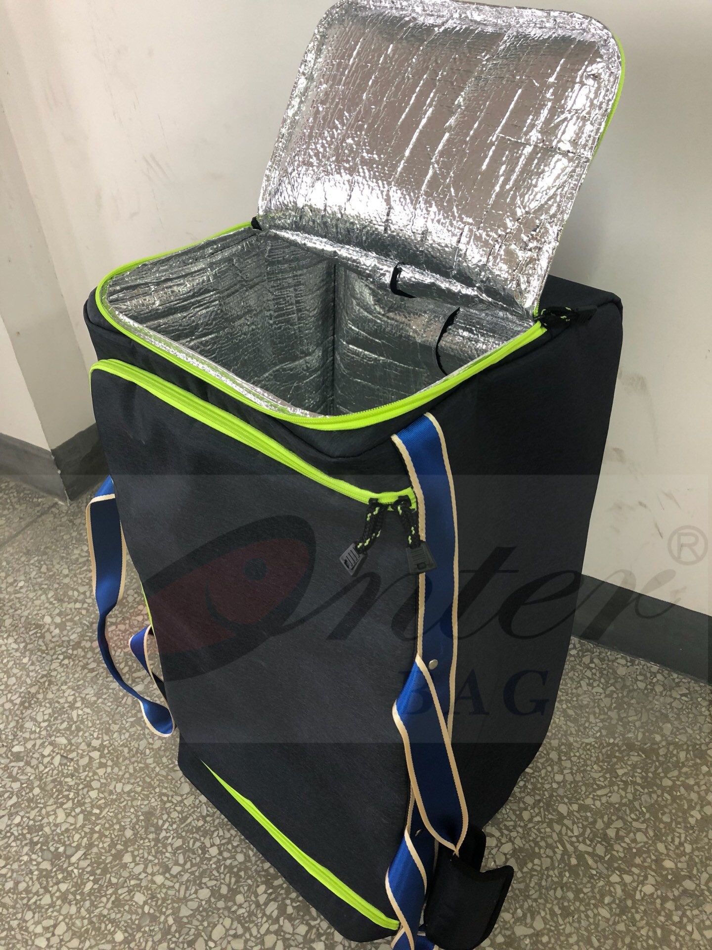 Blue Rolling Insulated Cooler Bag , Insulated Wheeled Camping Cooler Bag , Thermal Insulated Trolley Bag