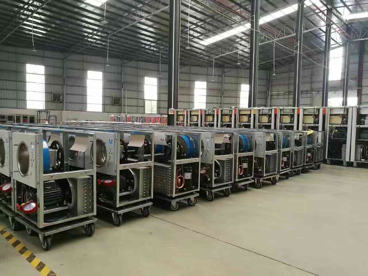 20-28L/H Soft Serve Ice Cream Machine Ideal for Commercial Catering Customised 3 Flavor Icecream Maker