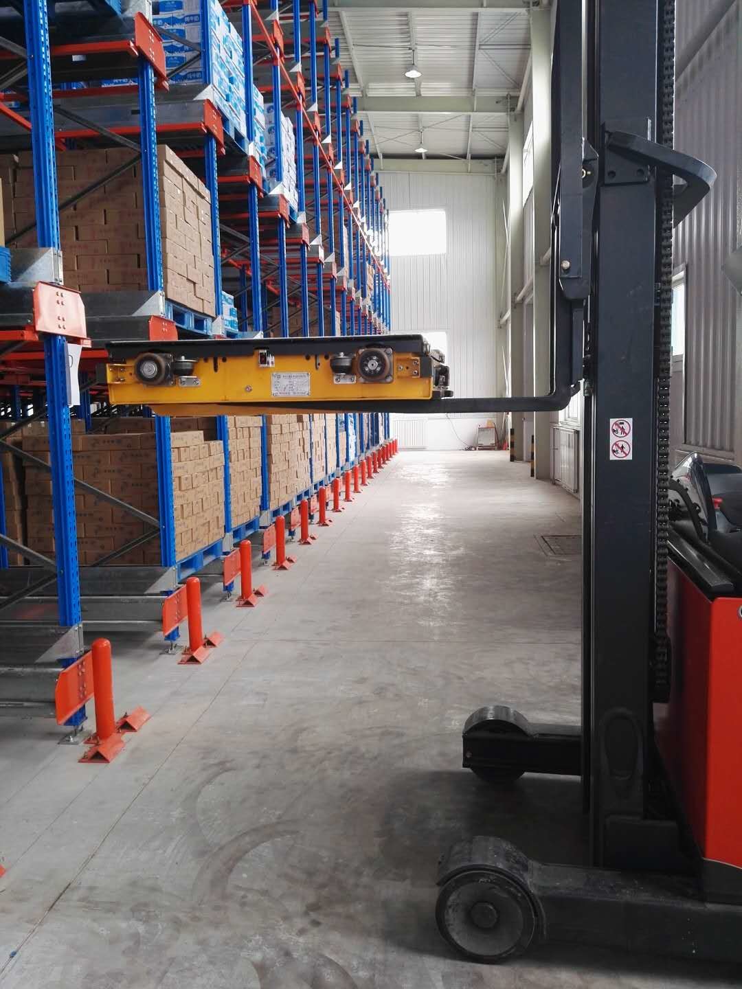 Warehouse Mobile Radio Shuttle Racking System Automation Material Handling