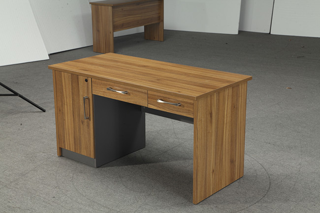 Knock Down Wooden Computer Workstation Desk Elegant Appearance PC Desk