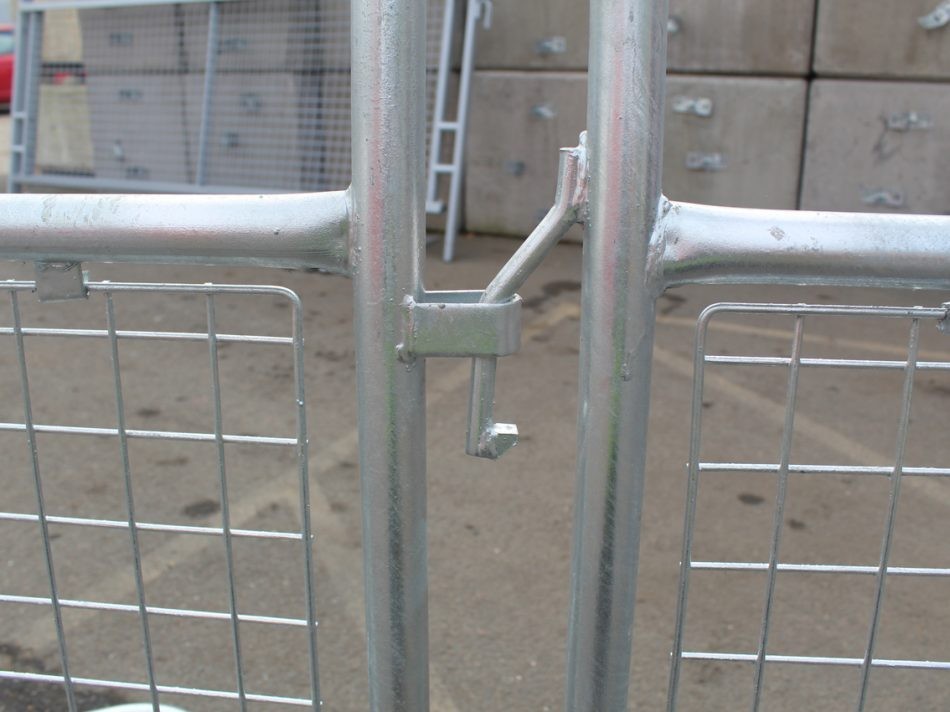 Heavy Duty Temporary 1.5m Police Pedestrian Barrier Metal Barrier
