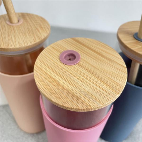 Customization 16 Oz Glass Beverage Bottles Glass Coffee Cups With Bamboo Lids Bamboo Straw Silicone Sleeve Leak Proof Splash Proof Design