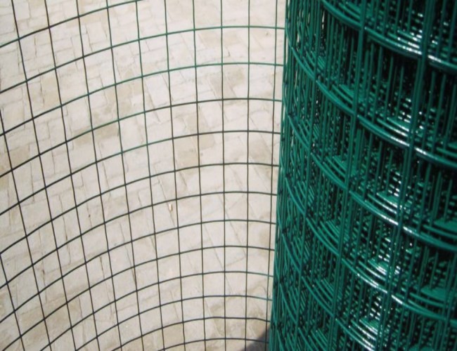 Green 25m Pvc Coated Wire Mesh Rolls Hardware Cloth With Straight Edge For Fences