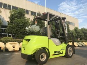 China Gas LPG Gasoline Dual Fuel Forklift with Adjustable Cab Location and Steel Bottle wholesale