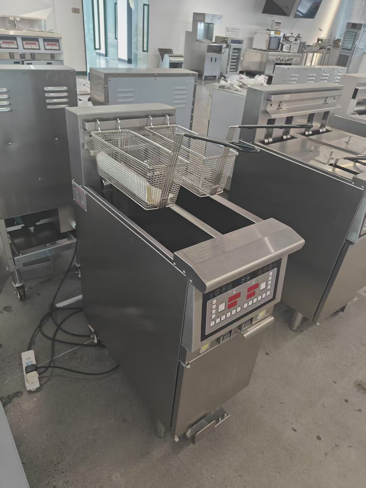 Two Pots Two Baskets Electric Oil Open Fryer With Oil Filtration