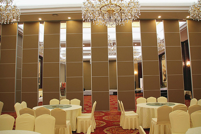 Foldable Operable 100mm Wooden Partition Wall Panels With POM Hanging Wheel