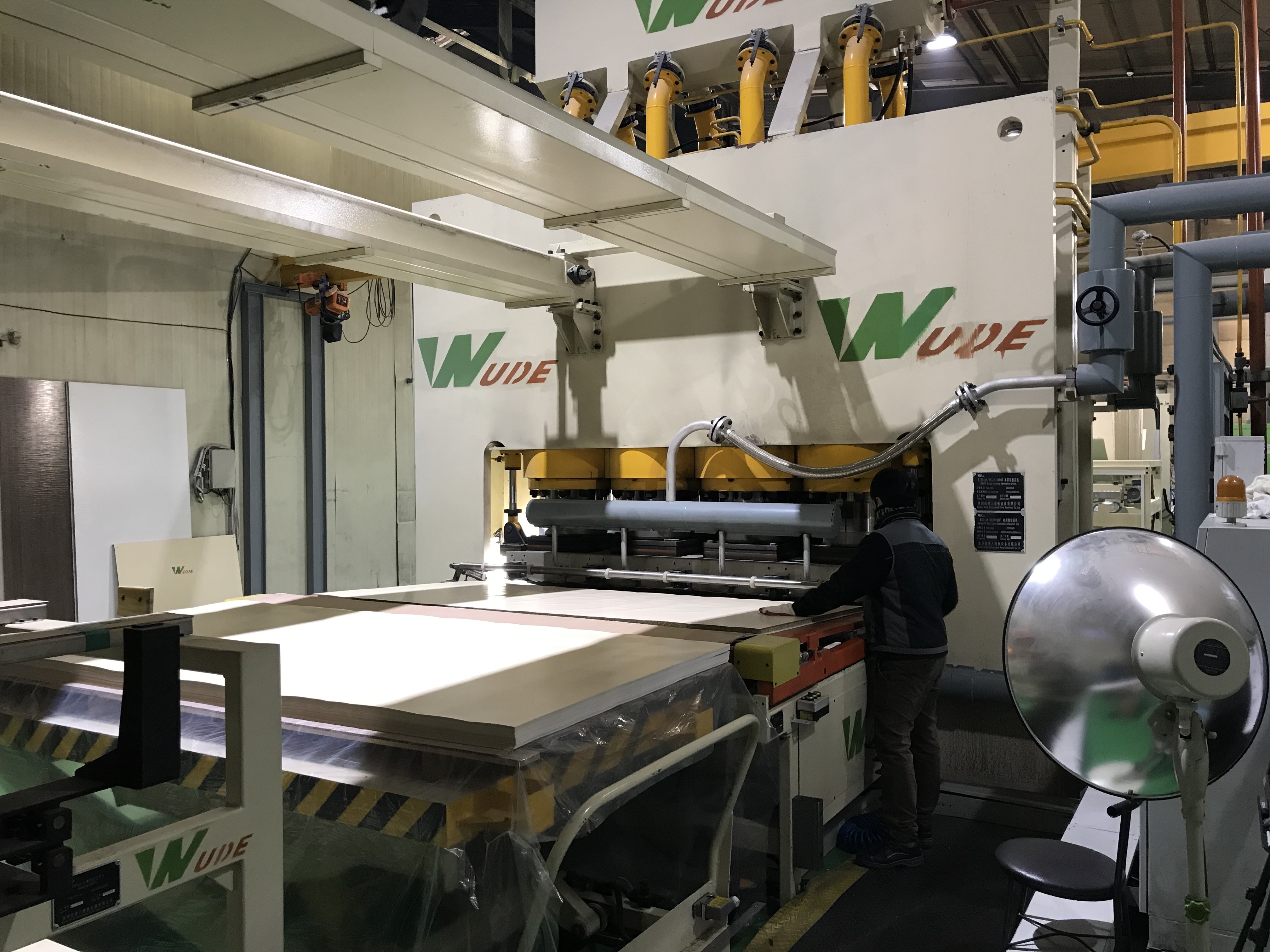 Industrial Short Cycle Lamination Line , MDF HDF Board Hot Press Machine