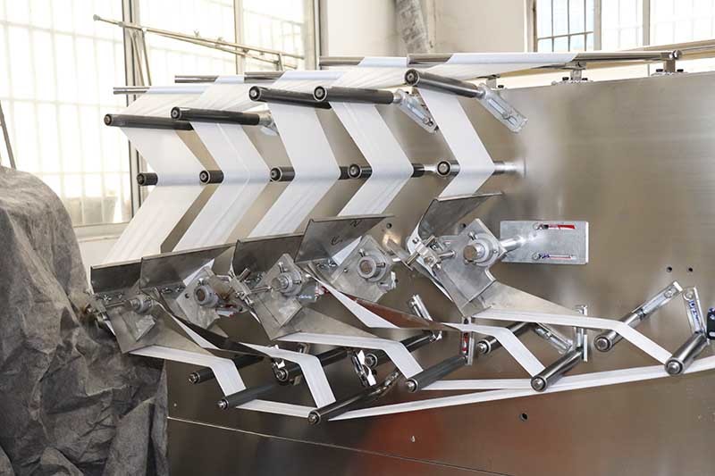50Hz 3KW Electronic Packing Machine Baby Wipes Making Machine Multifunctional