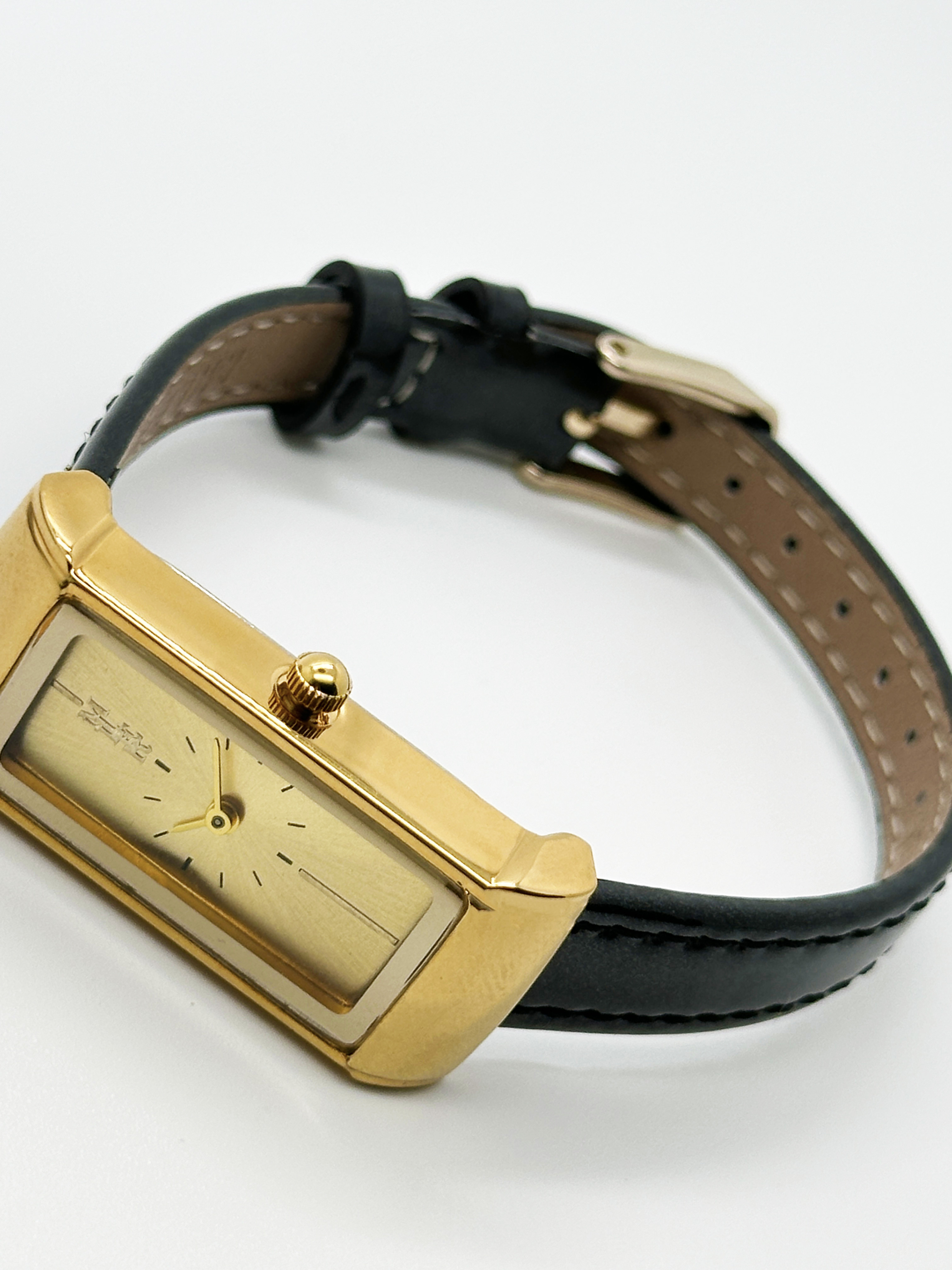 Womens Chic Quartz Watch 30mm Golden Dial Stainless Steel Case Quartz Watch