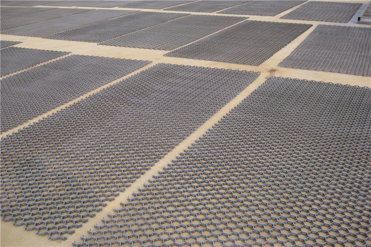 Wear Resistant Hex Mesh Refractory Hexagonal Cellular Grating