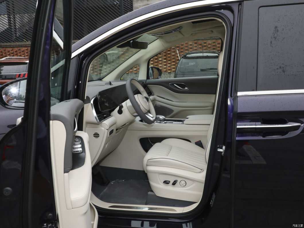 2024 Voyah Dream Hybrid Black Long Range Luxury Edition Electric Car
