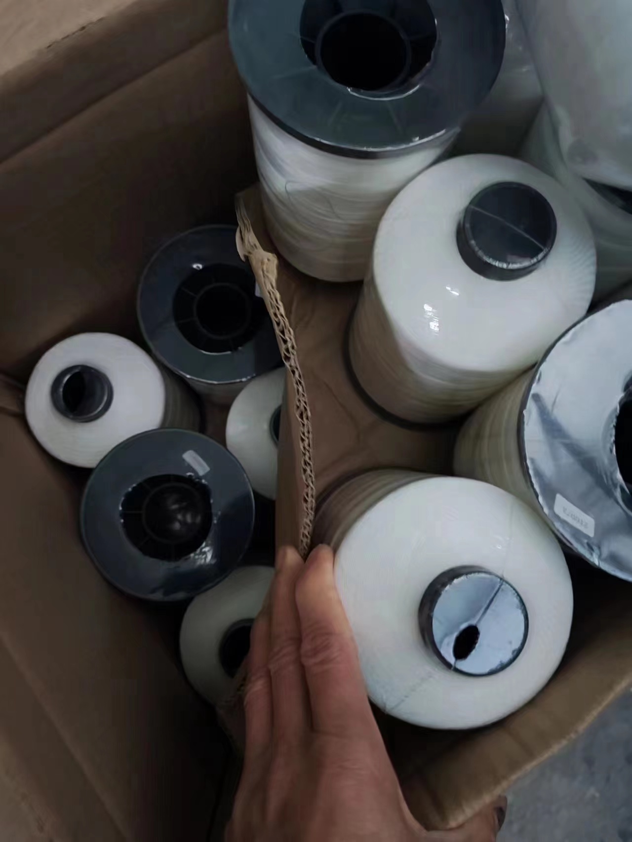 100% Polyester Yarn Kangfa 210D/3 High Strength Sewing Thread for Quilting Mattress