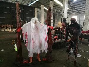 China Amusement Park Professional Haunted House Props Horror Halloween Decoration wholesale